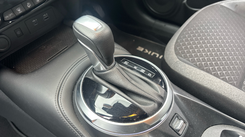 Nissan Juke 1.6 Hybrid N-Connecta 5dr Auto Hybrid Hatchback